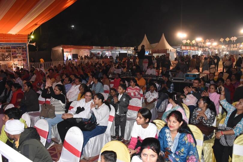 अवध की भूमि पर सोमवार को देवभूमि की समृद्ध सांस्कृतिक विरासत की खूबसूरत झलक देखने को मिली।