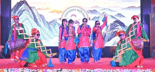 अवध की भूमि पर सोमवार को देवभूमि की समृद्ध सांस्कृतिक विरासत की खूबसूरत झलक देखने को मिली।