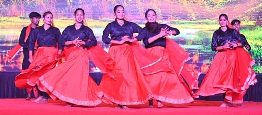 अवध की भूमि पर सोमवार को देवभूमि की समृद्ध सांस्कृतिक विरासत की खूबसूरत झलक देखने को मिली।