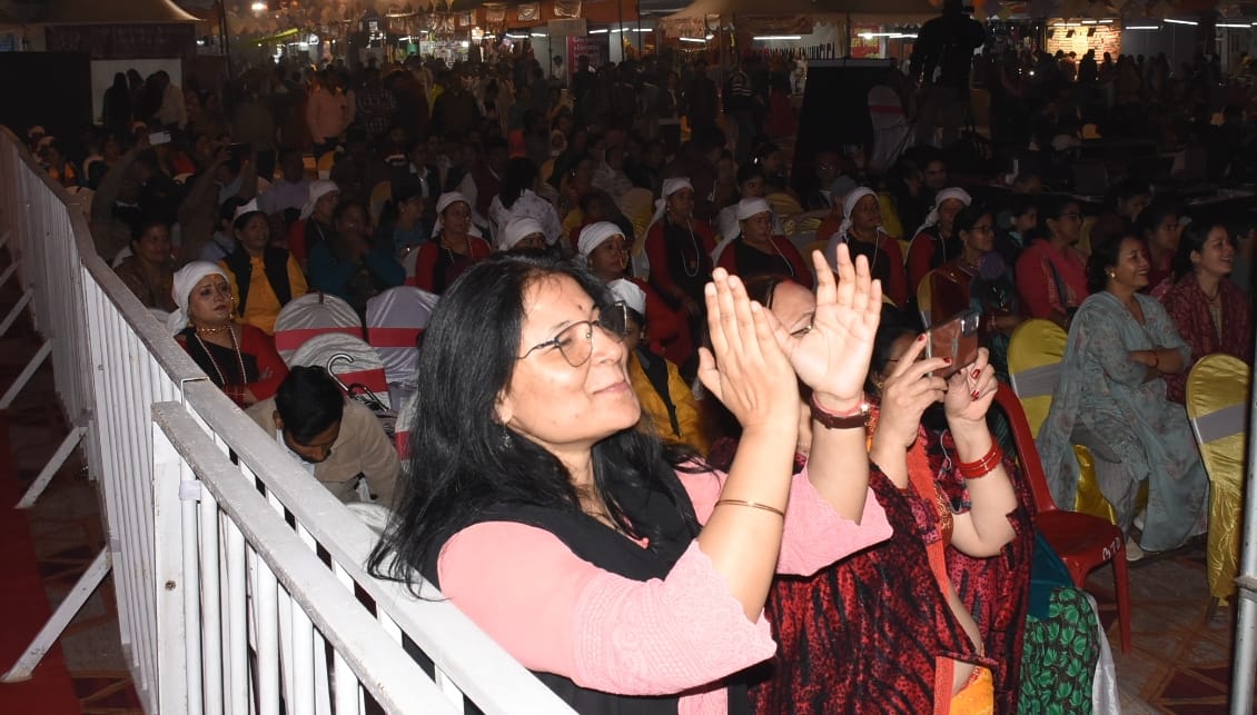 अवध की भूमि पर सोमवार को देवभूमि की समृद्ध सांस्कृतिक विरासत की खूबसूरत झलक देखने को मिली।