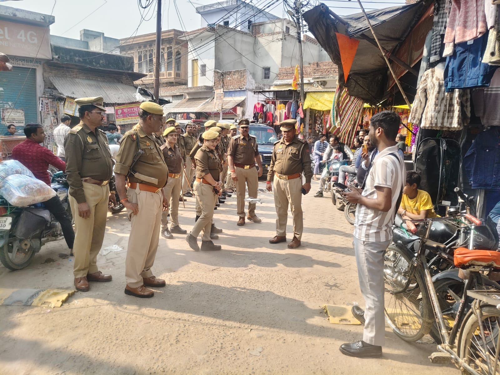 फोटो 21 दिल्ली धमाके के बाद कासगंज में वाहन चेकिंग करती पुलिस। स्रोत: पुलिस मीडियासेल फोटो 21 दिल्ली धमाके के बाद कासगंज में वाहन चेकिंग करती पुलिस। स्रोत: पुलिस मीडियासेल