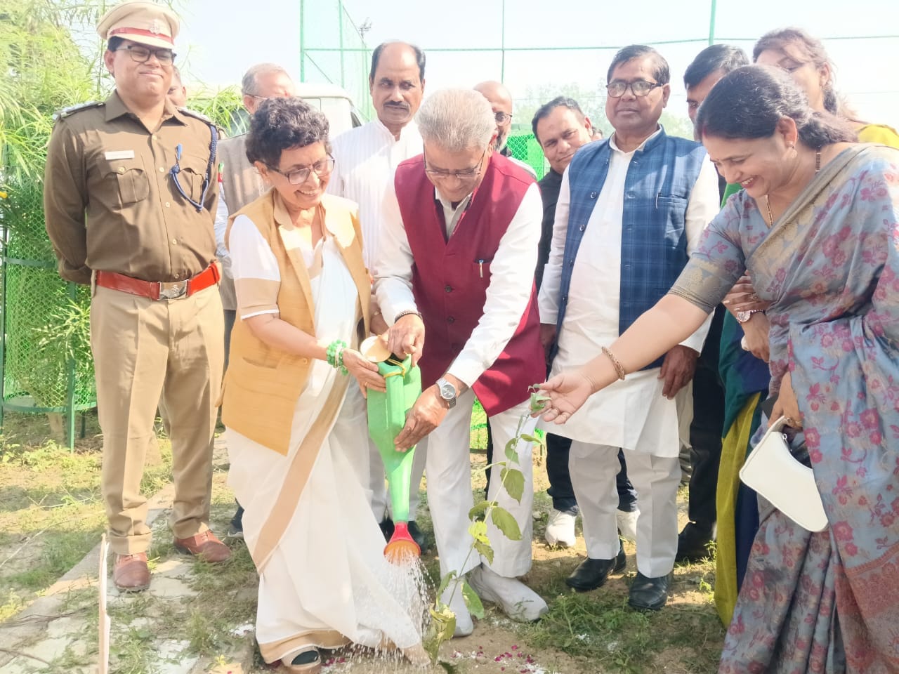 फोटो- 24 स्टेडियम में आयोजित जिला स्तरीय ताइक्वांडो प्रतियोगिता में एक-दूसरे से मुकाबला करते खि फोटो- 24 स्टेडियम में आयोजित जिला स्तरीय ताइक्वांडो प्रतियोगिता में एक-दूसरे से मुकाबला करते खि