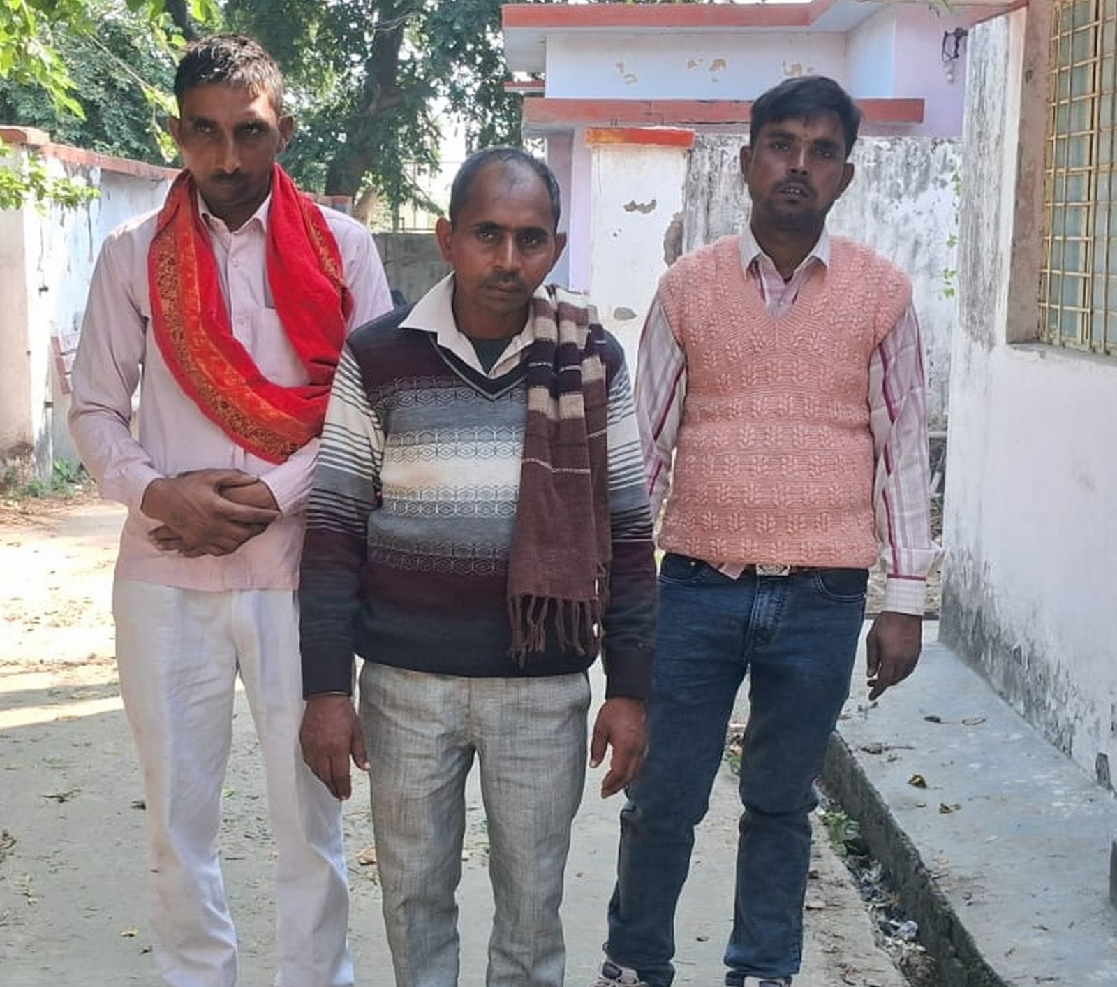 घटना की जानकारी देते मृतिका बिनीता के परिजन व रिश्तेदार । संवाद घटना की जानकारी देते मृतिका बिनीता के परिजन व रिश्तेदार । संवाद
