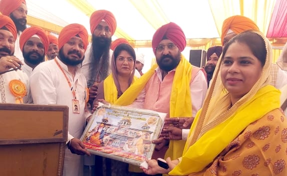 नूरपुर में निकाले गए नगर कीर्तन में शामिल पंच प्यारे। संवाद नूरपुर में निकाले गए नगर कीर्तन में शामिल पंच प्यारे। संवाद