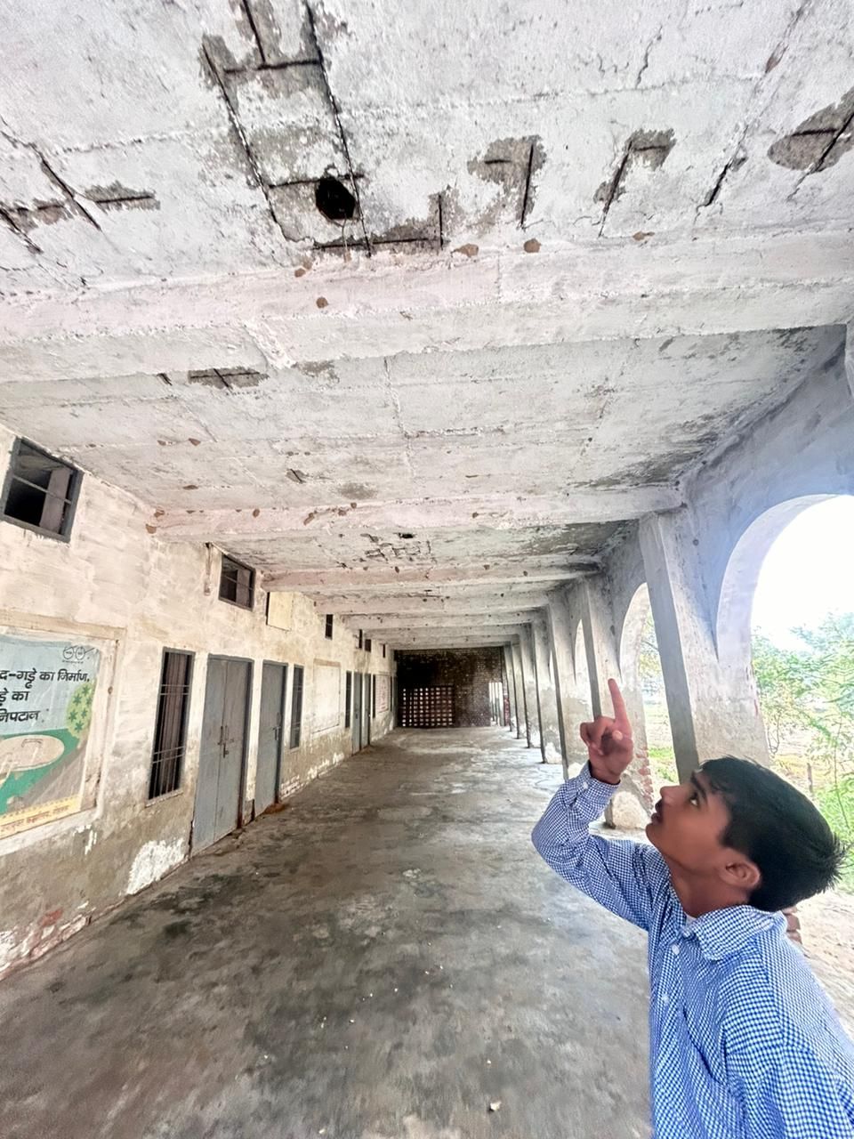 रोहतक के कंसाला राजकीय उच्च विद्यालय में कमरे में बंद पड़ा आरओ वाटर कूलर। संवाद