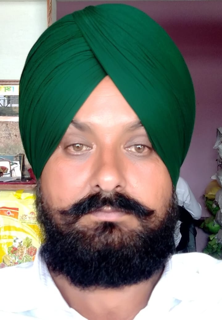 साधन सहकारी समिति पर जाने वाले सीसी रोड पर भरा पानी और कीचड-संवाद