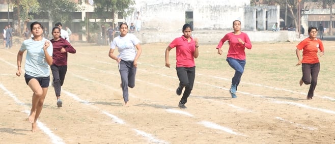 02...राजकीय महिला महाविद्यालय में आयोजित खेलकूद प्रतियोगिता में रस्साकशी में जोर आजमाइश करती 02...राजकीय महिला महाविद्यालय में आयोजित खेलकूद प्रतियोगिता में रस्साकशी में जोर आजमाइश करती