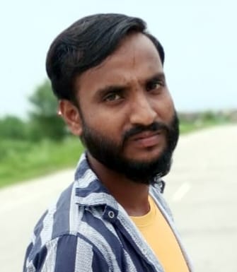 अफजलगढ़ में सड़क दुर्घटना में युवक की मौत पर विलाप करते परिजन। संवाद अफजलगढ़ में सड़क दुर्घटना में युवक की मौत पर विलाप करते परिजन। संवाद