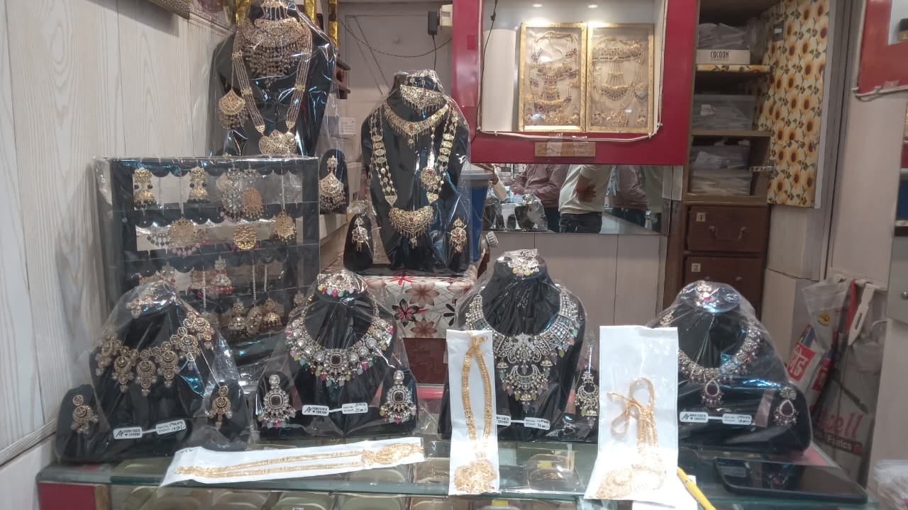 अनुष्का मिश्रा। संवाद