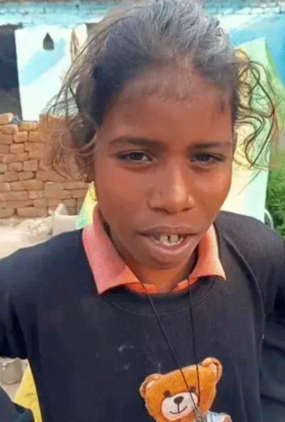 फोटो 11 एमएएचपी 10 परिचय-घटनास्थल पर ग्रामीणों से जानकारी लेते चित्रकूटधाम परिक्षेत्र के डीआईजी