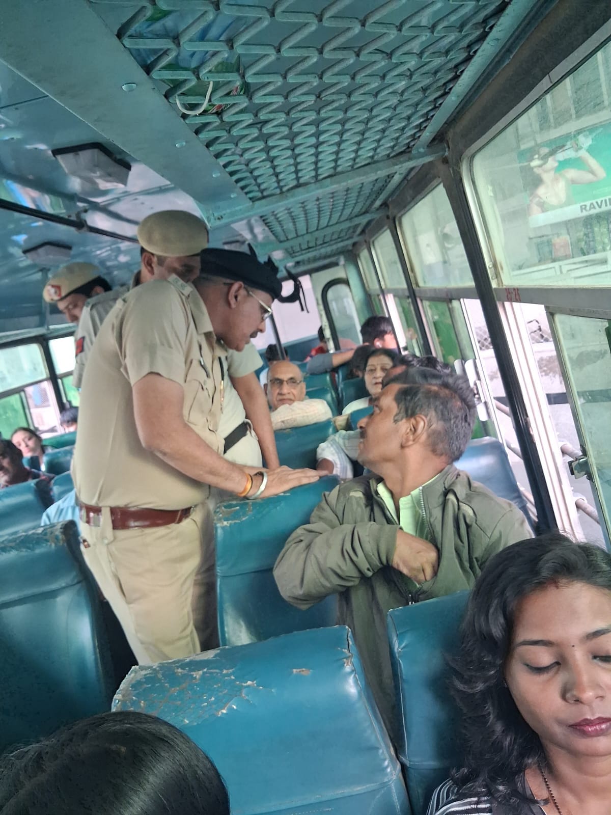 फोटो : 12 : सोनीपत में सुरक्षा को लेकर वाहनों की चेकिंग करती पुलिस। संवाद