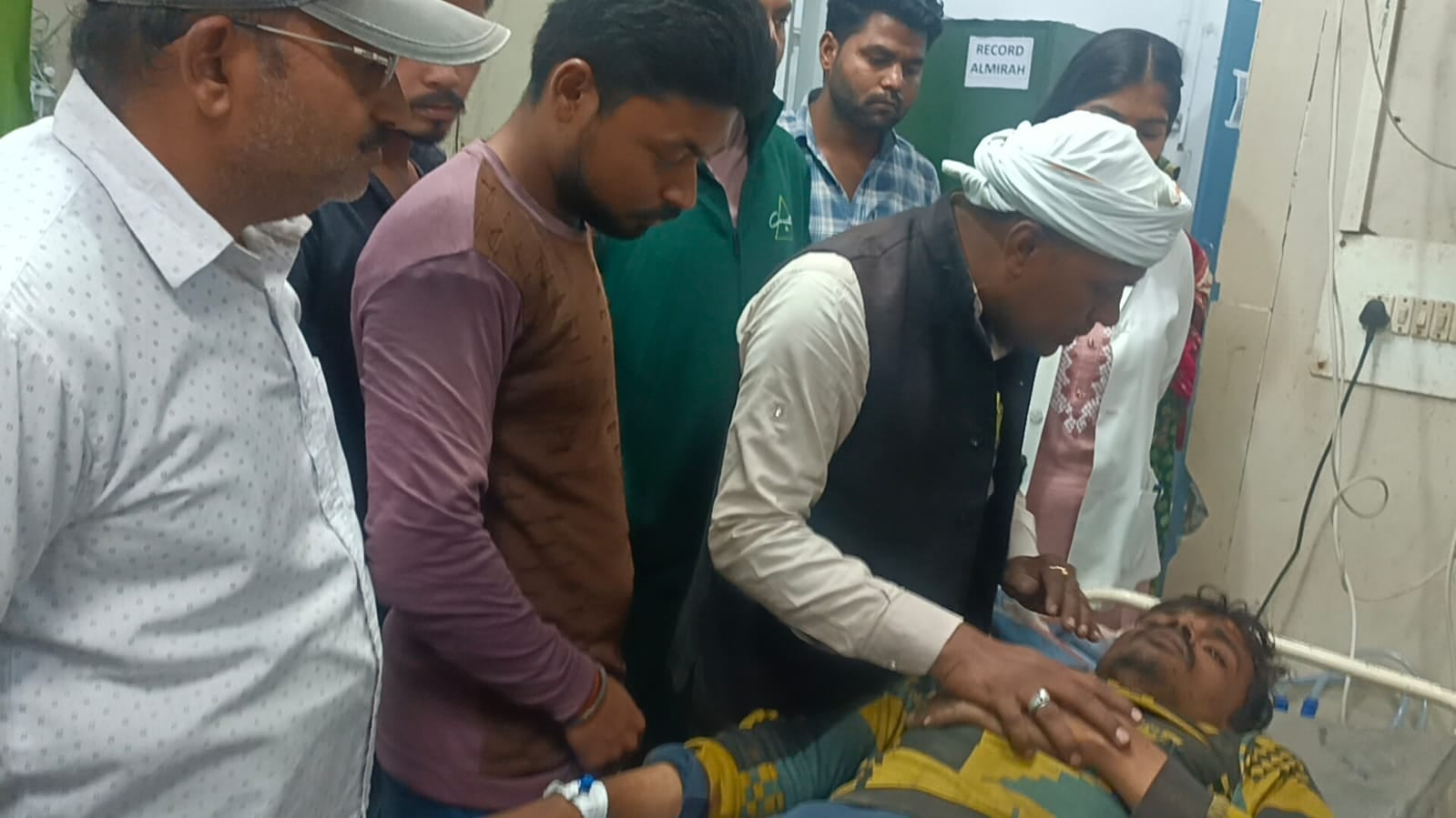 फोटो-3 मसेनी स्थित दुकान पर दुर्घटना के बाद फटा पड़ा टैंक। संवाद फोटो-3 मसेनी स्थित दुकान पर दुर्घटना के बाद फटा पड़ा टैंक। संवाद