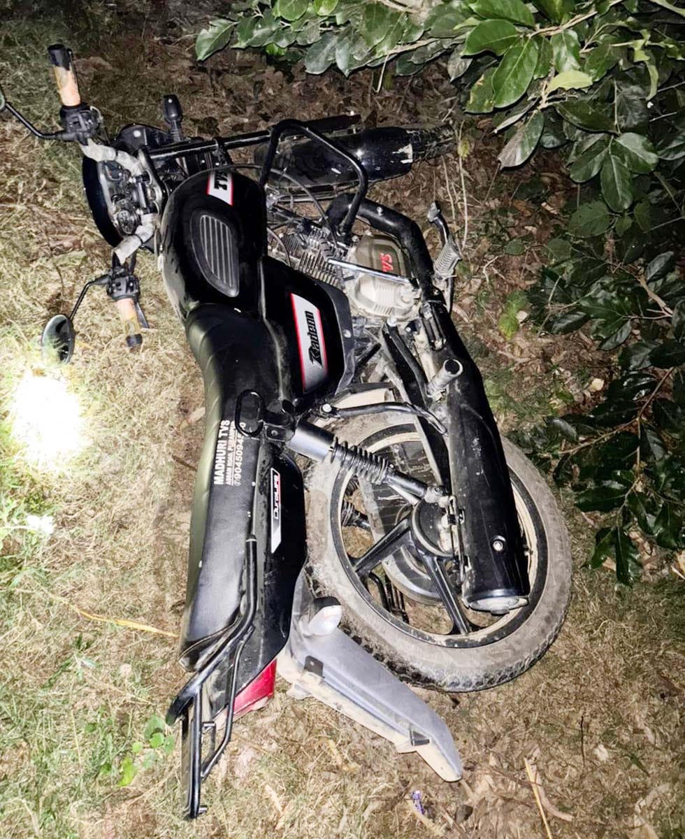 खुटार सीएचसी में पुलिस से मुठभेड़ में गोली लगने से घायल मुजीबुर्रमान। स्रोत : पुलिस खुटार सीएचसी में पुलिस से मुठभेड़ में गोली लगने से घायल मुजीबुर्रमान। स्रोत : पुलिस