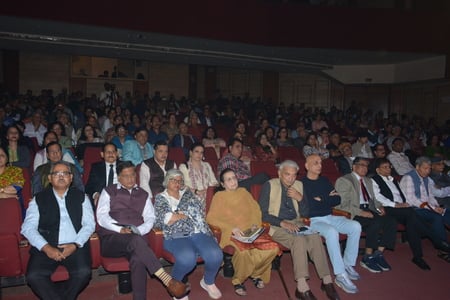 मोहन राकेश के 1958 में लिखे गए प्रसिद्ध नाटक ‘आषाढ़ का एक दिन’ का मंचन मंगलवार को संगीत नाटक अक