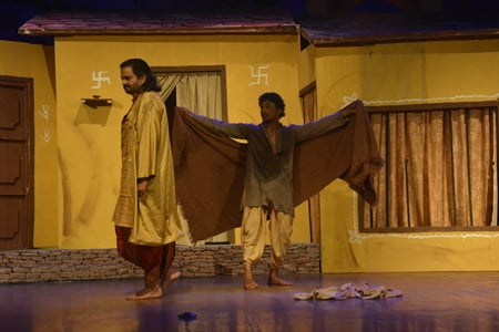 मोहन राकेश के 1958 में लिखे गए प्रसिद्ध नाटक ‘आषाढ़ का एक दिन’ का मंचन मंगलवार को संगीत नाटक अक