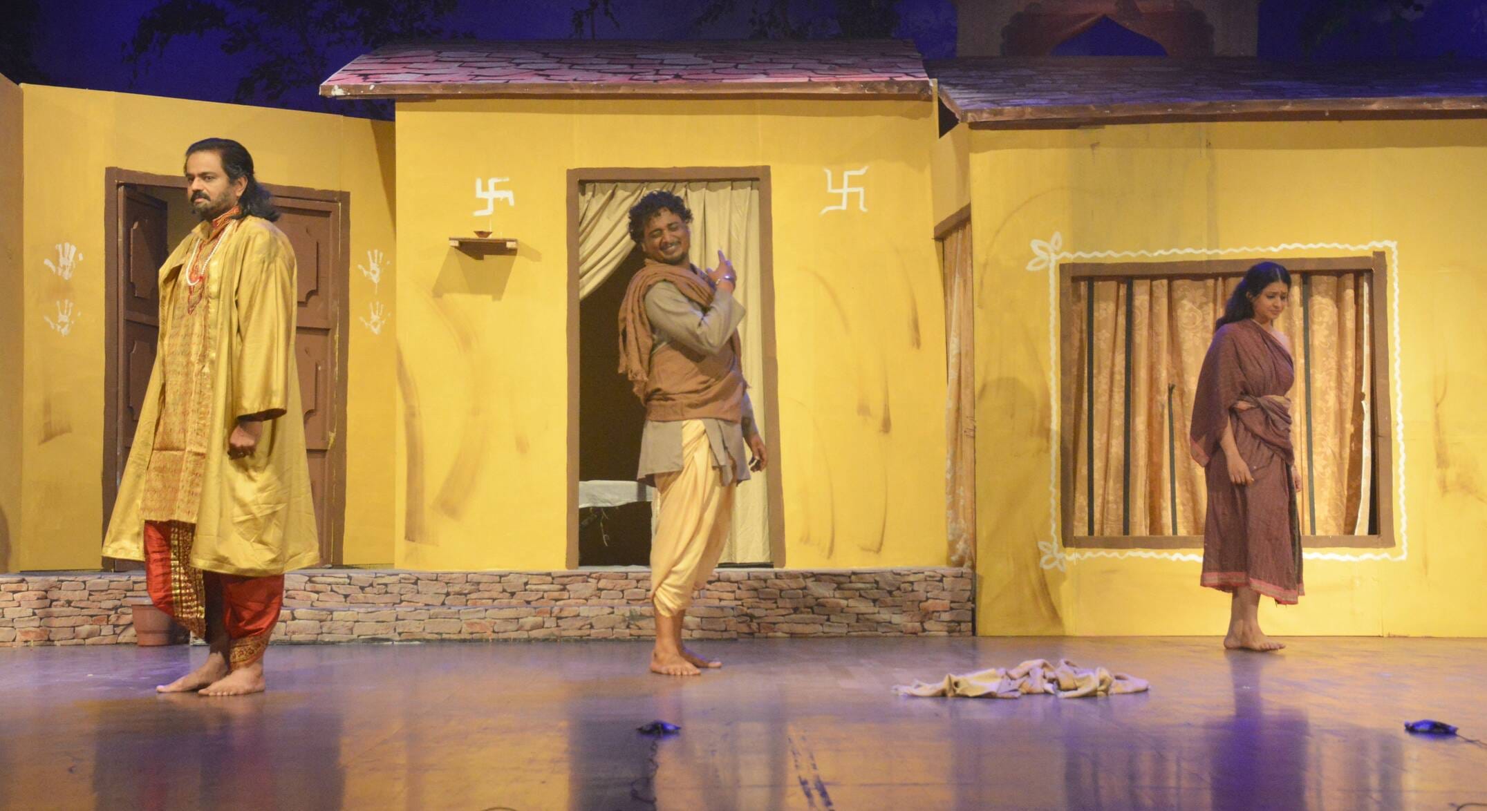 मोहन राकेश के 1958 में लिखे गए प्रसिद्ध नाटक ‘आषाढ़ का एक दिन’ का मंचन मंगलवार को संगीत नाटक अक