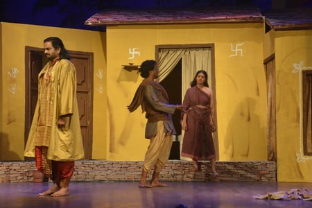 मोहन राकेश के 1958 में लिखे गए प्रसिद्ध नाटक ‘आषाढ़ का एक दिन’ का मंचन मंगलवार को संगीत नाटक अक