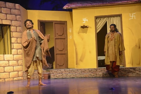 मोहन राकेश के 1958 में लिखे गए प्रसिद्ध नाटक ‘आषाढ़ का एक दिन’ का मंचन मंगलवार को संगीत नाटक अक