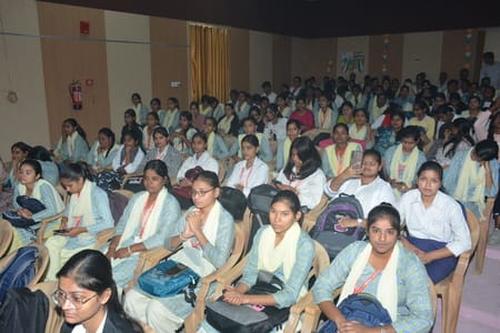 नेशनल पीजी कॉलेज में मंगलवार को युवा कल्याण व प्रांतीय रक्षक दल विभाग की ओर से आयोजित विकसित भा नेशनल पीजी कॉलेज में मंगलवार को युवा कल्याण व प्रांतीय रक्षक दल विभाग की ओर से आयोजित विकसित भा