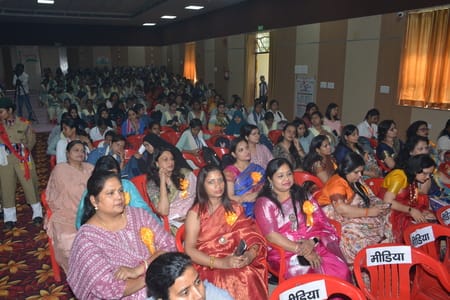 नेशनल पीजी कॉलेज में मंगलवार को युवा कल्याण व प्रांतीय रक्षक दल विभाग की ओर से आयोजित विकसित भा नेशनल पीजी कॉलेज में मंगलवार को युवा कल्याण व प्रांतीय रक्षक दल विभाग की ओर से आयोजित विकसित भा