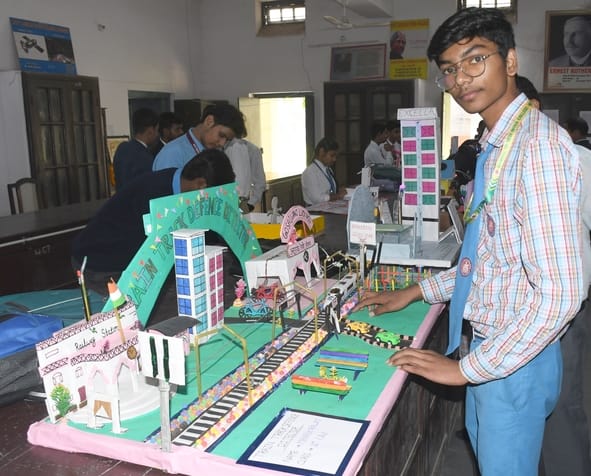 सिटी स्टेशन रोड स्थित राजकीय जुबिली इंटर कॉलेज में मंगलवार से शुरू हुई दो दिवसीय जिला स्तरीय वि सिटी स्टेशन रोड स्थित राजकीय जुबिली इंटर कॉलेज में मंगलवार से शुरू हुई दो दिवसीय जिला स्तरीय वि