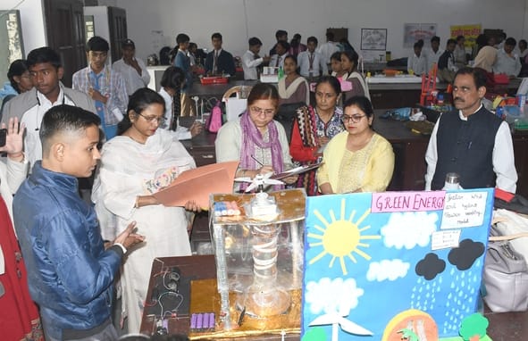 सिटी स्टेशन रोड स्थित राजकीय जुबिली इंटर कॉलेज में मंगलवार से शुरू हुई दो दिवसीय जिला स्तरीय वि सिटी स्टेशन रोड स्थित राजकीय जुबिली इंटर कॉलेज में मंगलवार से शुरू हुई दो दिवसीय जिला स्तरीय वि