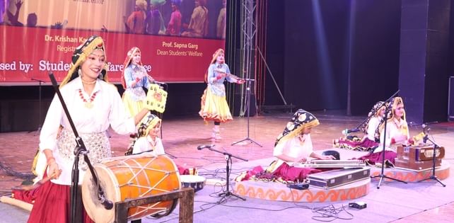 28...रोहतक एमडीयू के टैगोर सभागार में क्षेत्रीय युवा महोत्सव यूनिफेस्ट-2025 के दौरान मौजूद दर्श 28...रोहतक एमडीयू के टैगोर सभागार में क्षेत्रीय युवा महोत्सव यूनिफेस्ट-2025 के दौरान मौजूद दर्श