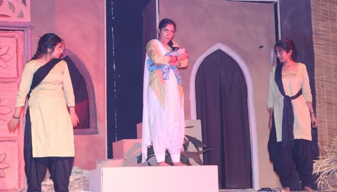 28...रोहतक एमडीयू के टैगोर सभागार में क्षेत्रीय युवा महोत्सव यूनिफेस्ट-2025 के दौरान मौजूद दर्श 28...रोहतक एमडीयू के टैगोर सभागार में क्षेत्रीय युवा महोत्सव यूनिफेस्ट-2025 के दौरान मौजूद दर्श