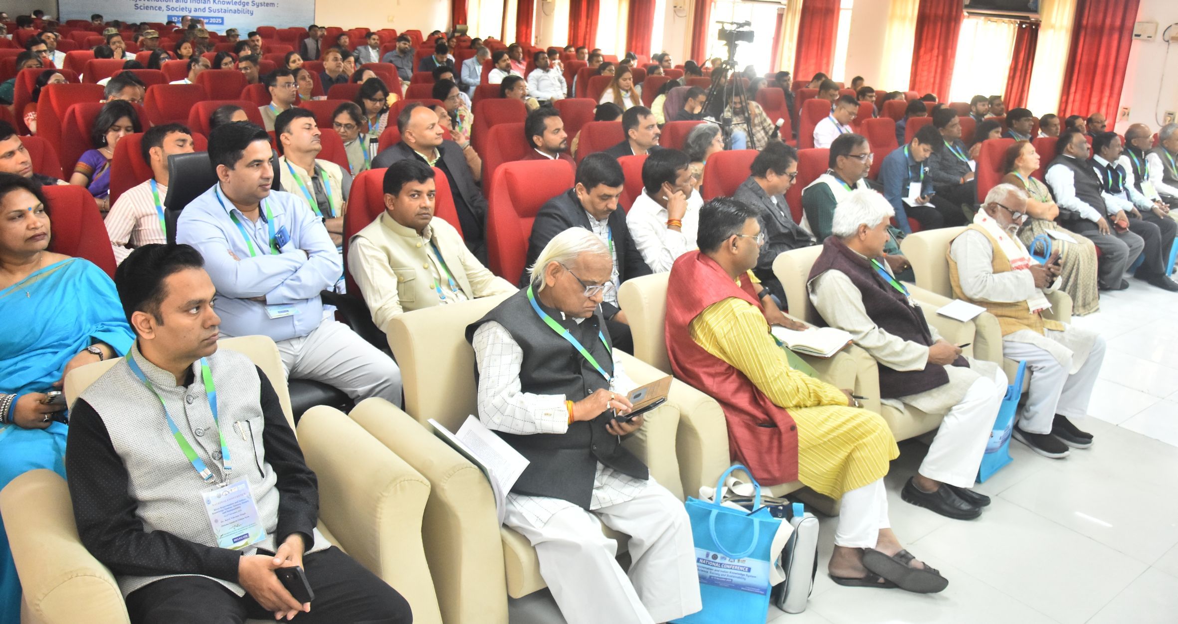 बीबीएयू में आयोजित कार्यक्रम में मौजूद विशेषज्ञ।