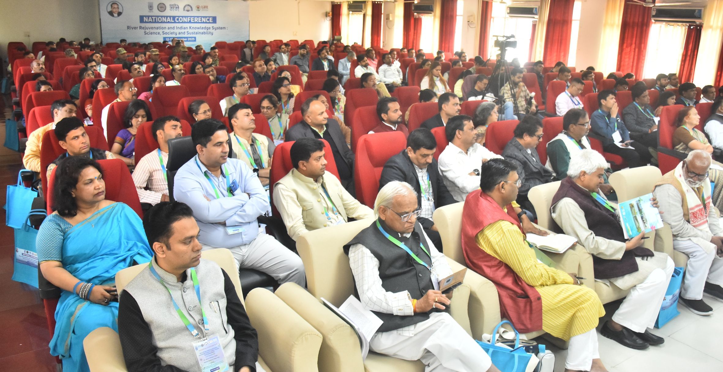 बीबीएयू में आयोजित कार्यक्रम में मौजूद विशेषज्ञ।