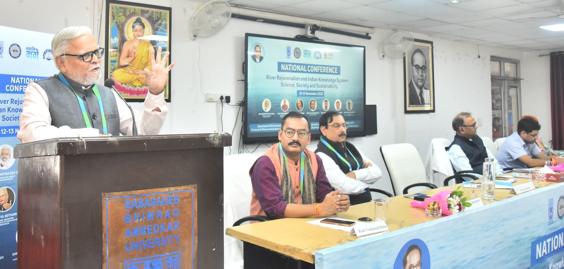 बीबीएयू में आयोजित कार्यक्रम में मौजूद विशेषज्ञ।