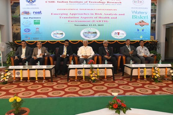 भारतीय विषविज्ञान अनुसंधान संस्थान में आयोजित सम्मेलन। भारतीय विषविज्ञान अनुसंधान संस्थान में आयोजित सम्मेलन।