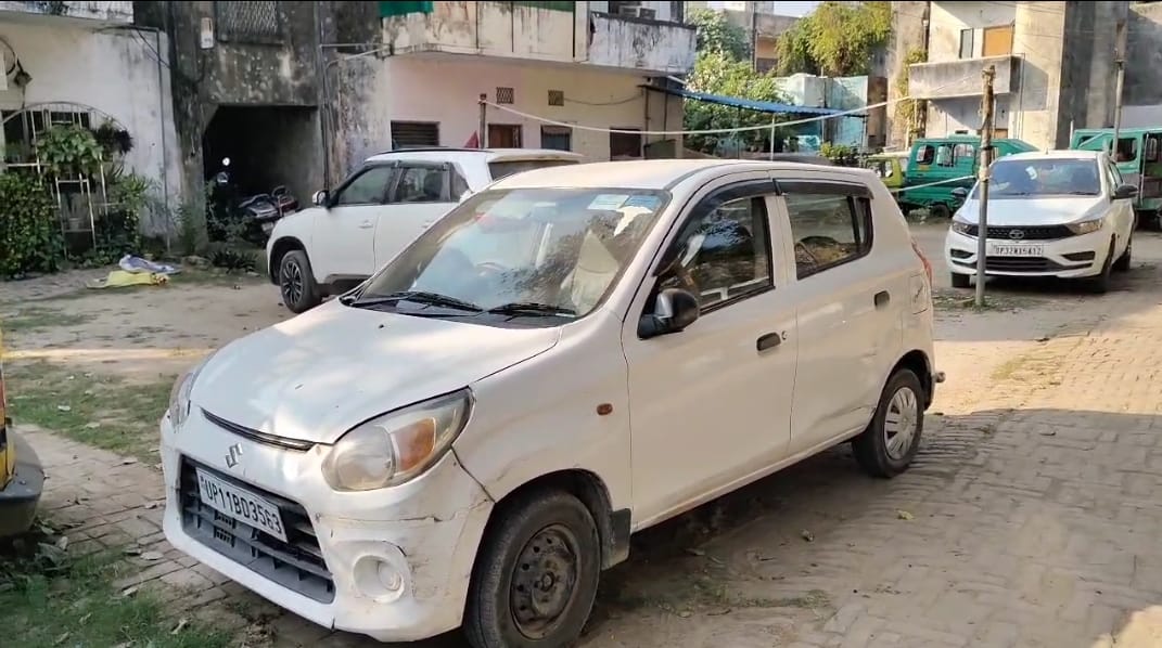 डॉ. परवेज का घर और जब्त कार। डॉ. परवेज का घर और जब्त कार।