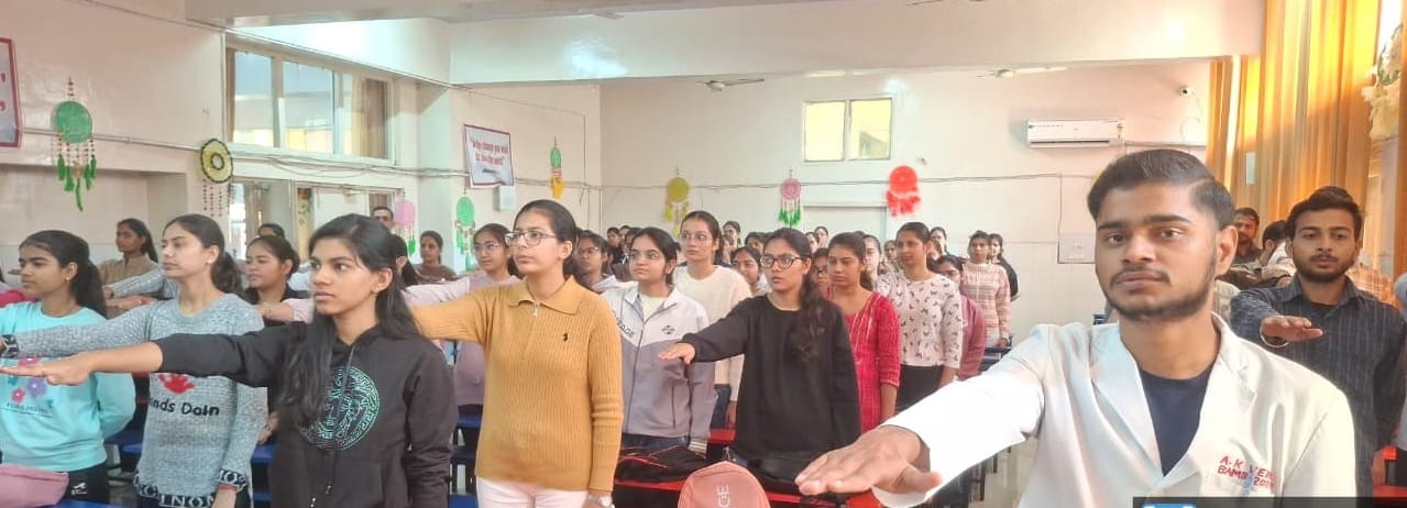 कुरुक्षेत्र। कार्यक्रम में  नशे के विरुद्ध शपथ लेते विद्यार्थी। विज्ञप्ति
