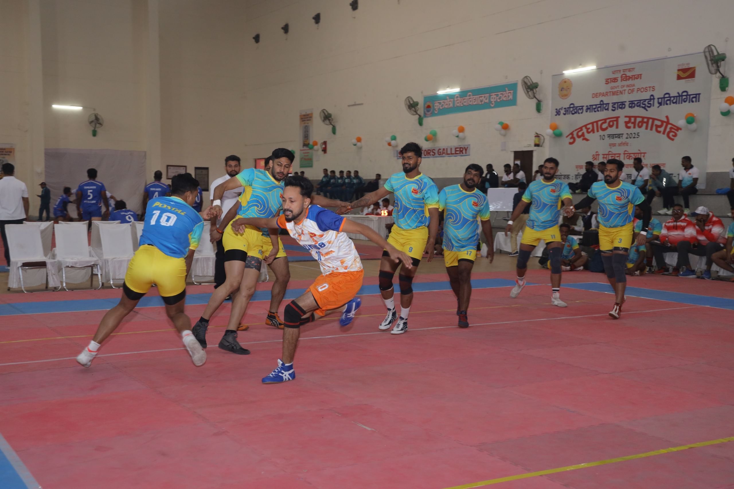 कुरुक्षेत्र। कुवि के बहुउद्देशीय हॉल में आयोजित 36वां अखिल भारतीय डाक कबड्डी टूर्नामेंट में प्र