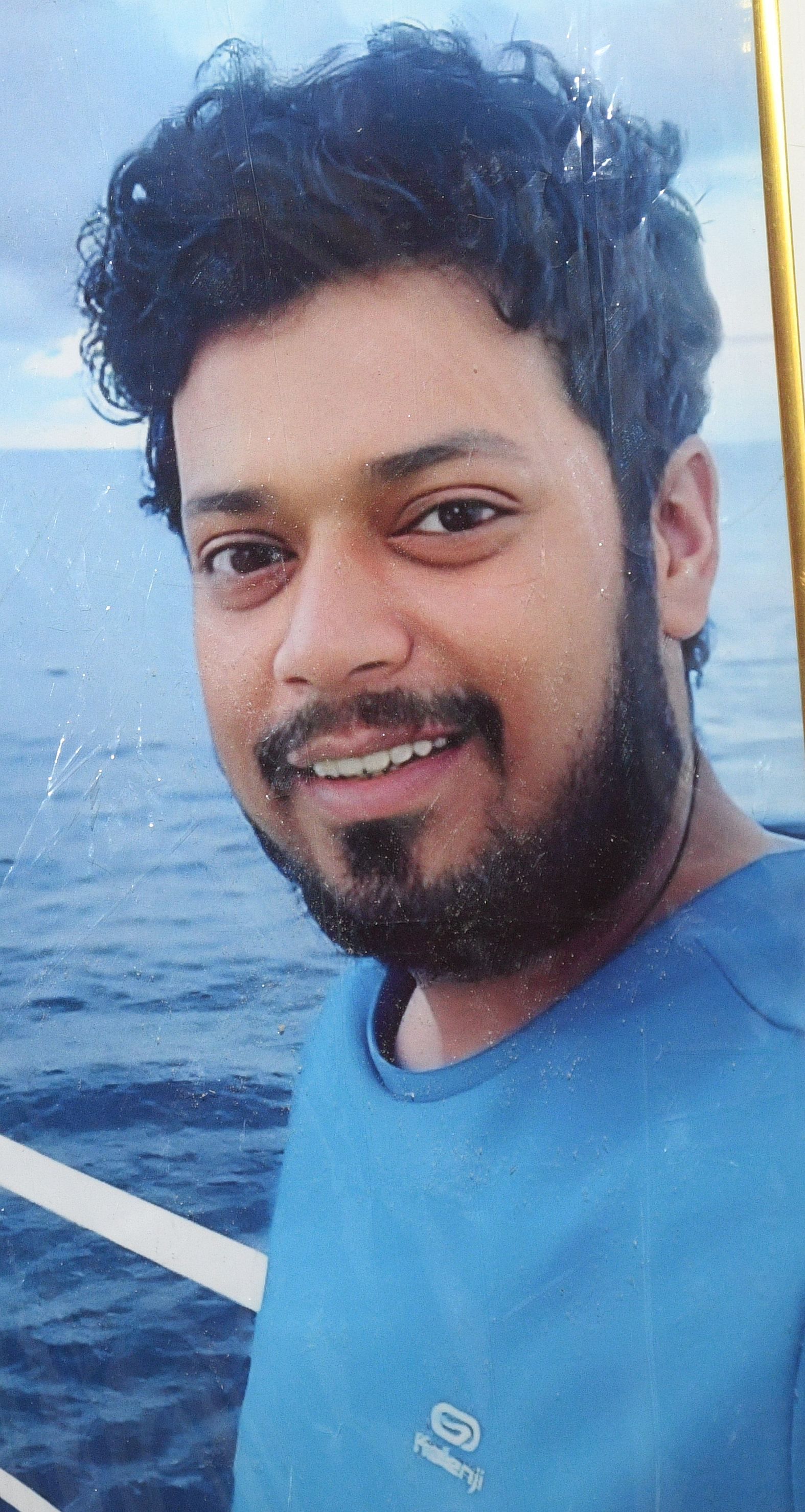 मर्चेंट नेवी अफसर यशवेंद्र नाथ शर्मा की मौत के बाद परेशान मां प्रमिला मिश्रा। मर्चेंट नेवी अफसर यशवेंद्र नाथ शर्मा की मौत के बाद परेशान मां प्रमिला मिश्रा।