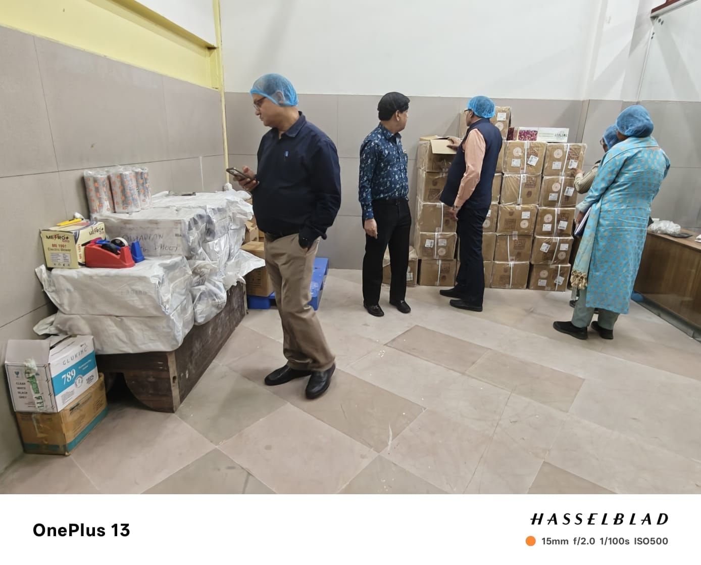 प्रतिष्ठानों में मिलीं अनियमितताएं।