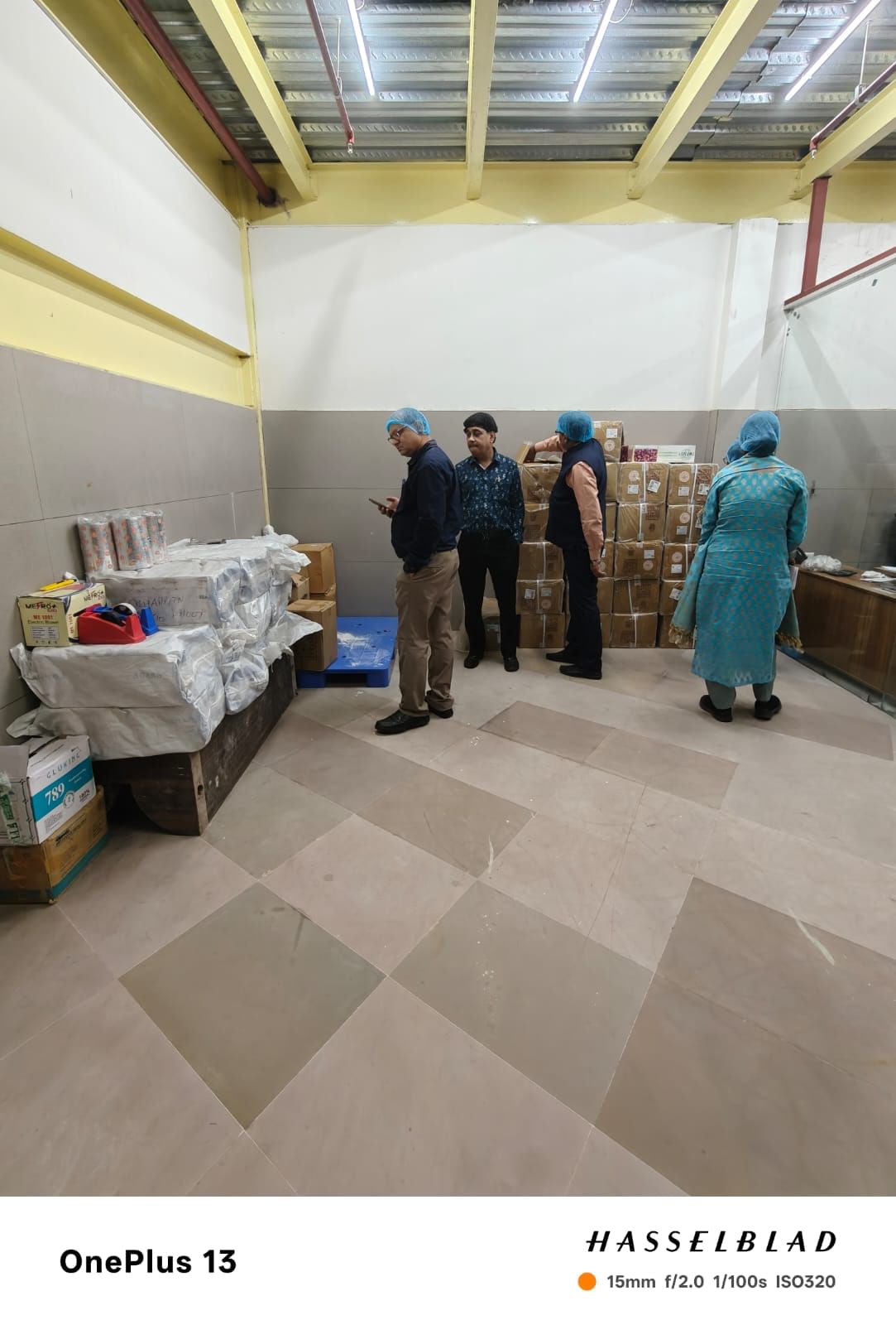 प्रतिष्ठानों में मिलीं अनियमितताएं।