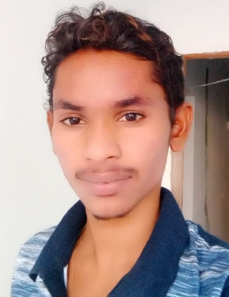 पवई थाना क्षेत्र के ओरिल (केवटाना) गांव में शव मिलने के बाद घटना की जांच करती पुलिस। पवई थाना क्षेत्र के ओरिल (केवटाना) गांव में शव मिलने के बाद घटना की जांच करती पुलिस।