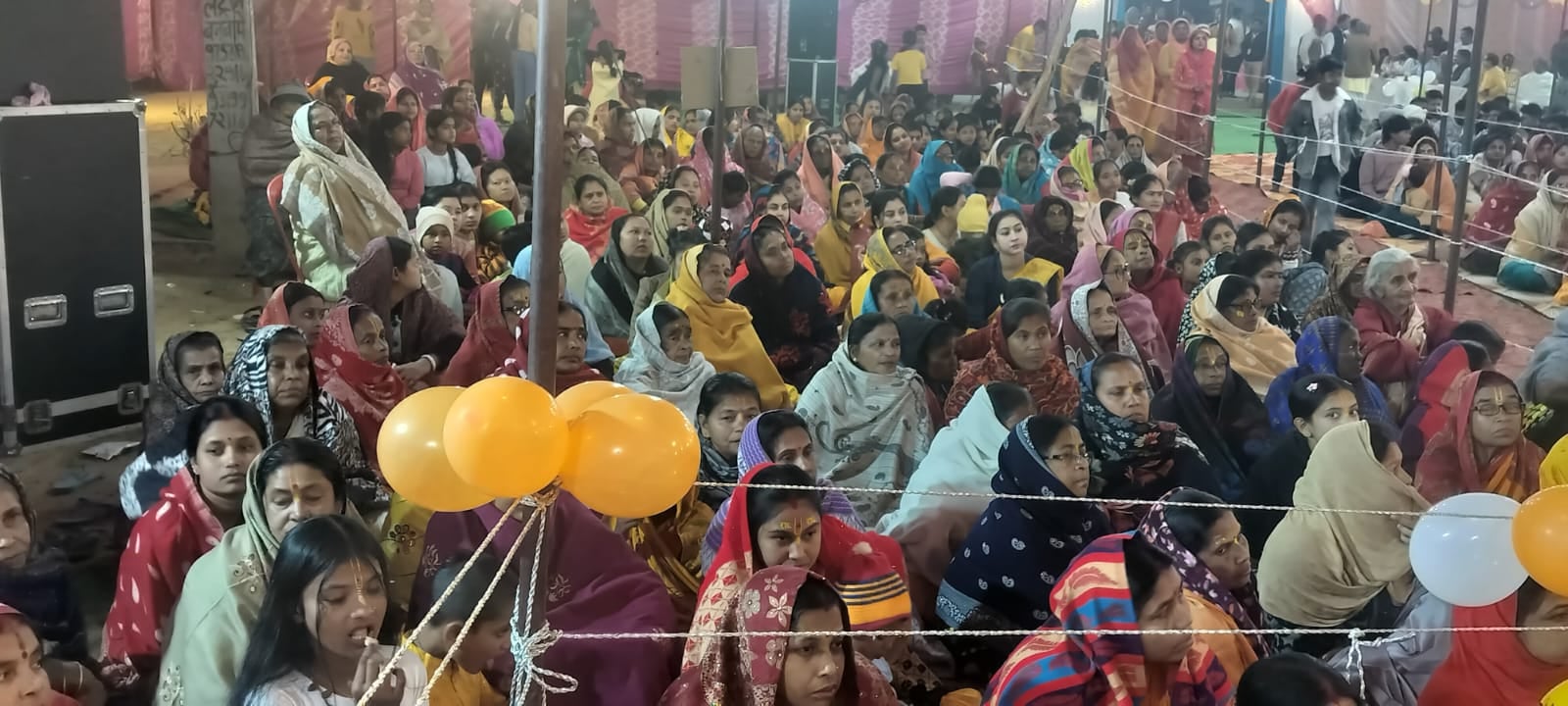 श्रीमद् भागवत कथा सुनते नीलांशु दास महाराज स्रोत संवाद
