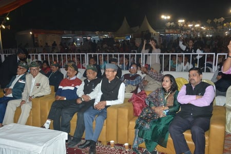 उत्तराखंड महोत्सव की चौथी दिन प्रस्तुति देते कलाकार। उत्तराखंड महोत्सव की चौथी दिन प्रस्तुति देते कलाकार।