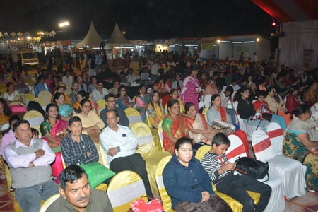 उत्तराखंड महोत्सव की चौथी दिन प्रस्तुति देते कलाकार। उत्तराखंड महोत्सव की चौथी दिन प्रस्तुति देते कलाकार।
