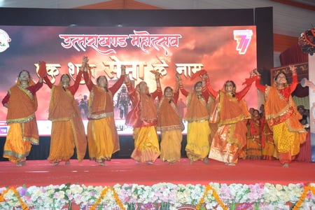 उत्तराखंड महोत्सव की चौथी दिन प्रस्तुति देते कलाकार। उत्तराखंड महोत्सव की चौथी दिन प्रस्तुति देते कलाकार।