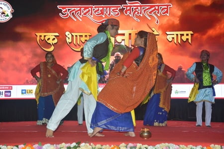उत्तराखंड महोत्सव की चौथी दिन प्रस्तुति देते कलाकार। उत्तराखंड महोत्सव की चौथी दिन प्रस्तुति देते कलाकार।