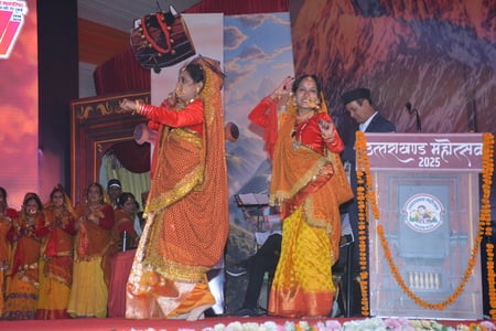 उत्तराखंड महोत्सव की चौथी दिन प्रस्तुति देते कलाकार। उत्तराखंड महोत्सव की चौथी दिन प्रस्तुति देते कलाकार।