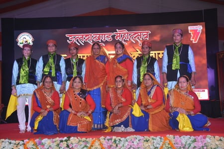 उत्तराखंड महोत्सव की चौथी दिन प्रस्तुति देते कलाकार। उत्तराखंड महोत्सव की चौथी दिन प्रस्तुति देते कलाकार।