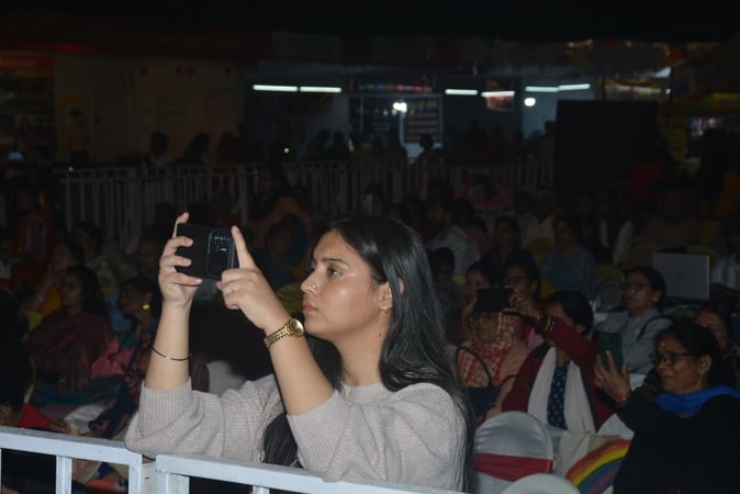 उत्तराखंड महोत्सव की चौथी दिन प्रस्तुति देते कलाकार। उत्तराखंड महोत्सव की चौथी दिन प्रस्तुति देते कलाकार।