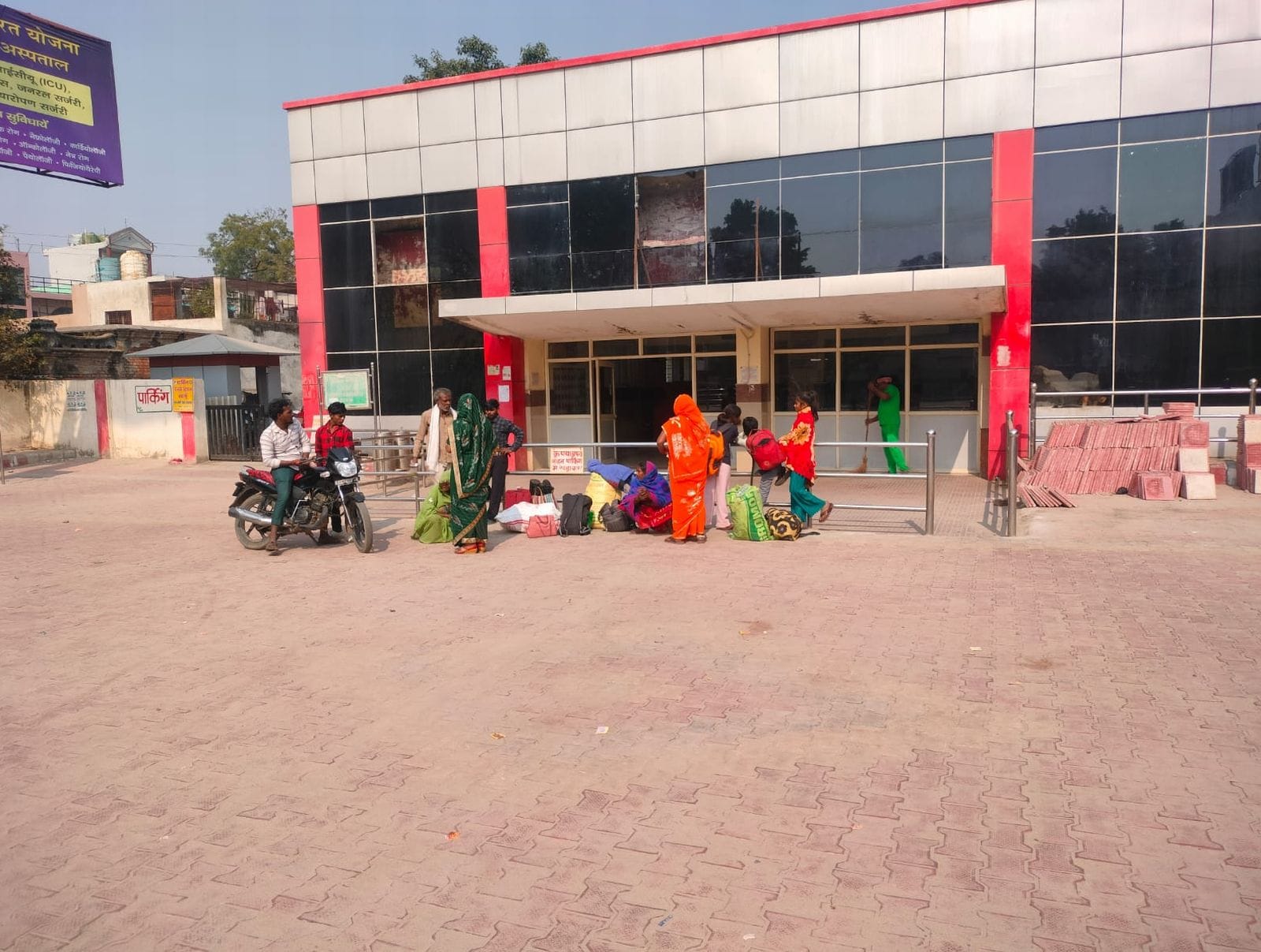 अजंता होटल पर लगे कैमरे खराब। संवाद अजंता होटल पर लगे कैमरे खराब। संवाद