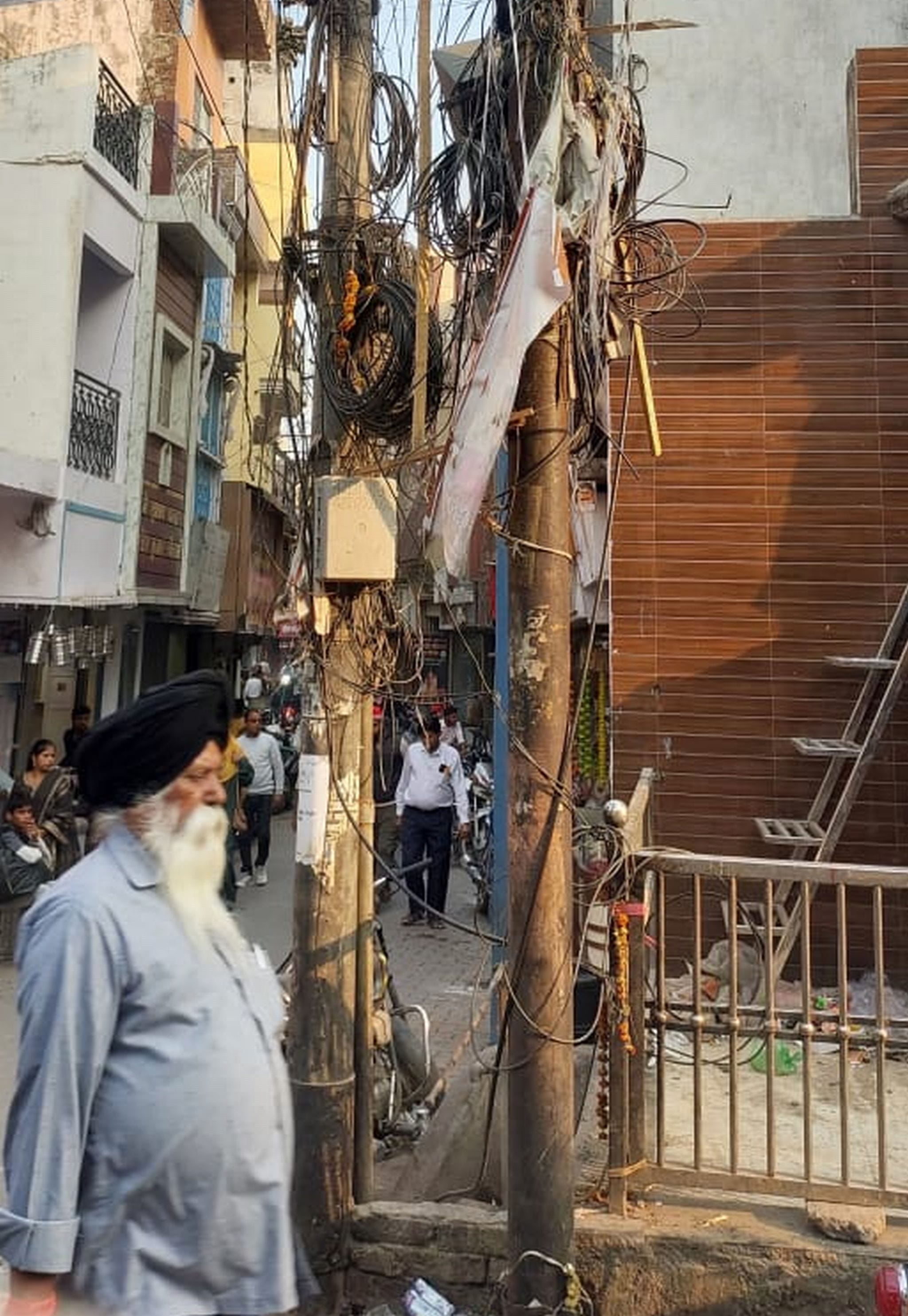अजंता होटल पर लगे कैमरे खराब। संवाद अजंता होटल पर लगे कैमरे खराब। संवाद