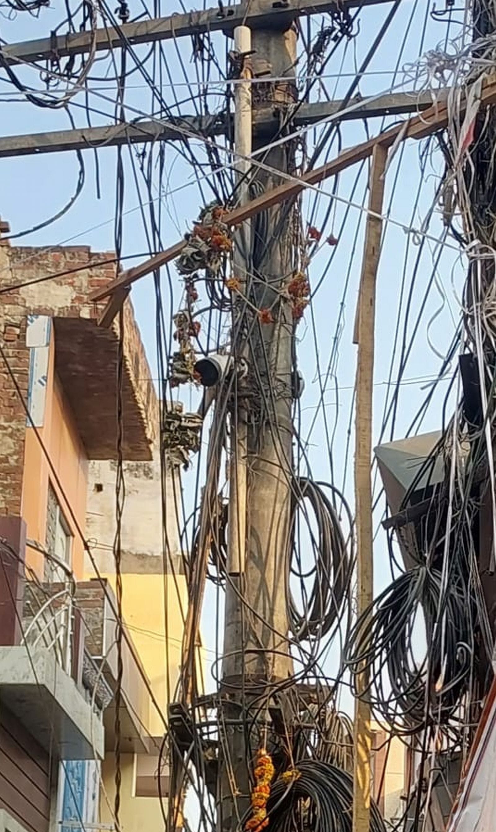 अजंता होटल पर लगे कैमरे खराब। संवाद अजंता होटल पर लगे कैमरे खराब। संवाद